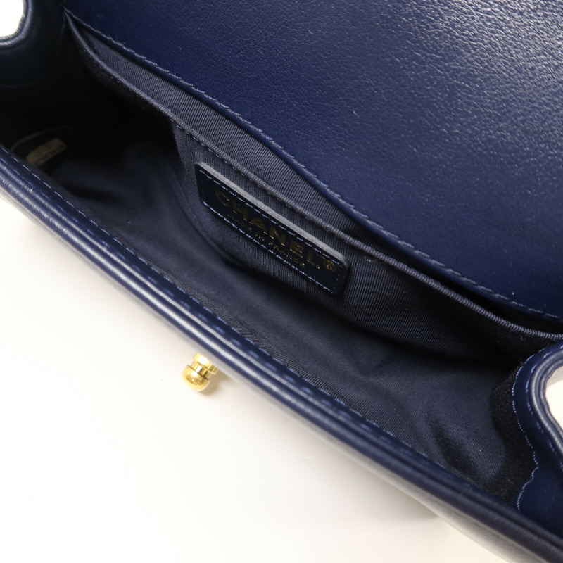 CHANEL 牛皮皮革Boy 20金扣鏈帶肩背袋-4