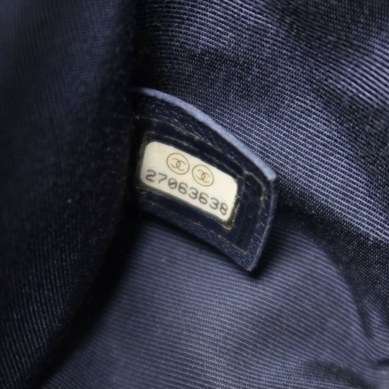 CHANEL 牛皮皮革Boy 20金扣鏈帶肩背袋-6