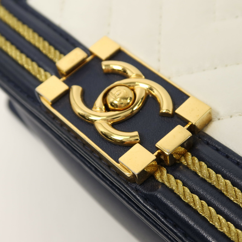 CHANEL 牛皮皮革Boy 20金扣鏈帶肩背袋-9