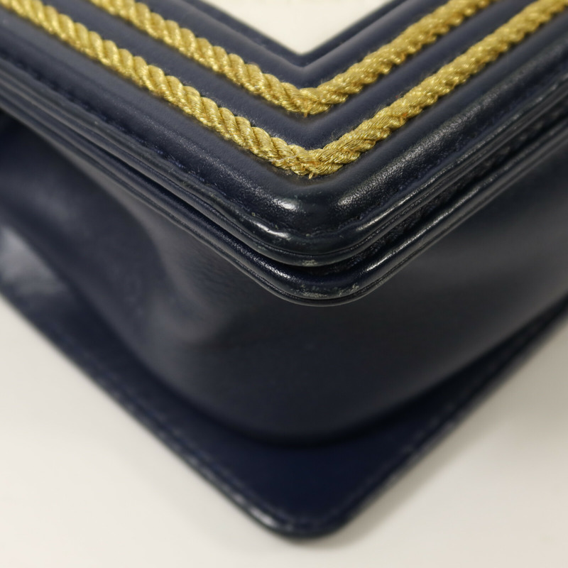 CHANEL 牛皮皮革Boy 20金扣鏈帶肩背袋-10