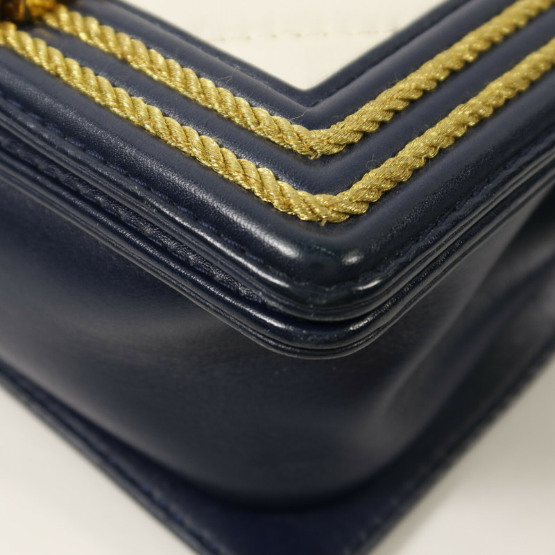 CHANEL 牛皮皮革Boy 20金扣鏈帶肩背袋-11