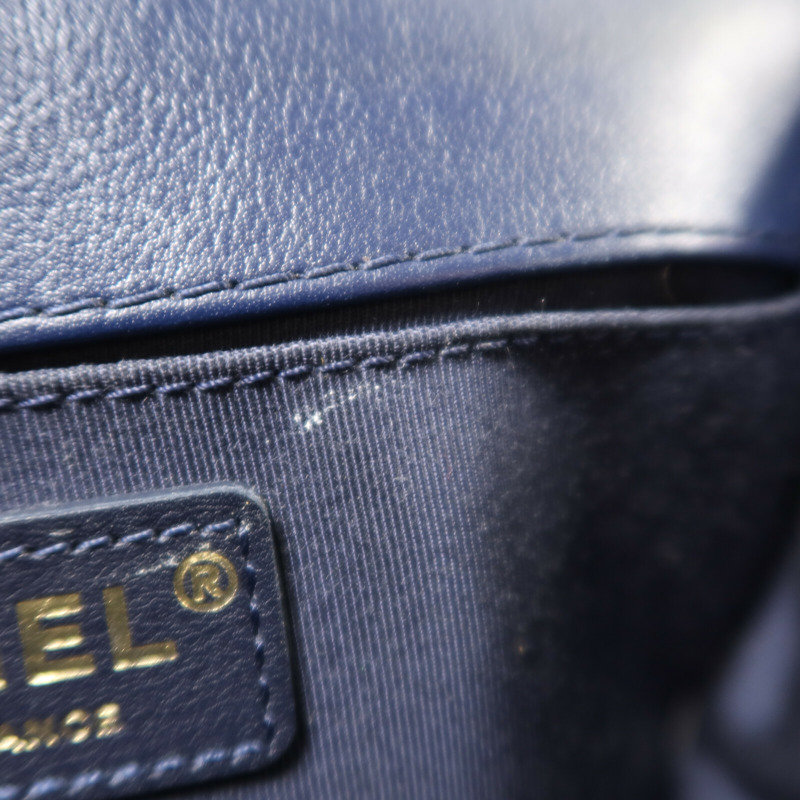 CHANEL 牛皮皮革Boy 20金扣鏈帶肩背袋-14