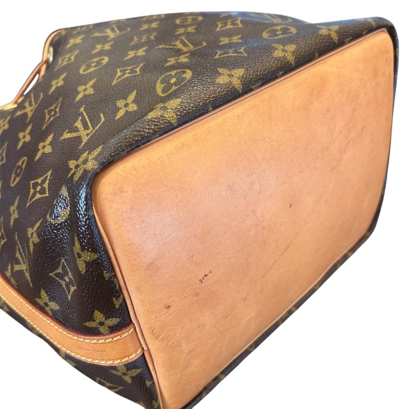 LV字紋中款水桶包-4