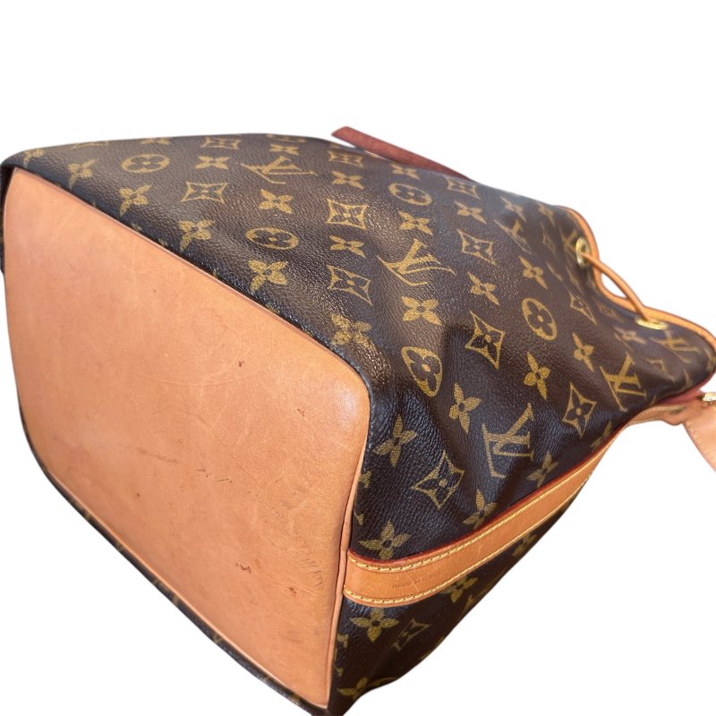 LV字紋中款水桶包-5