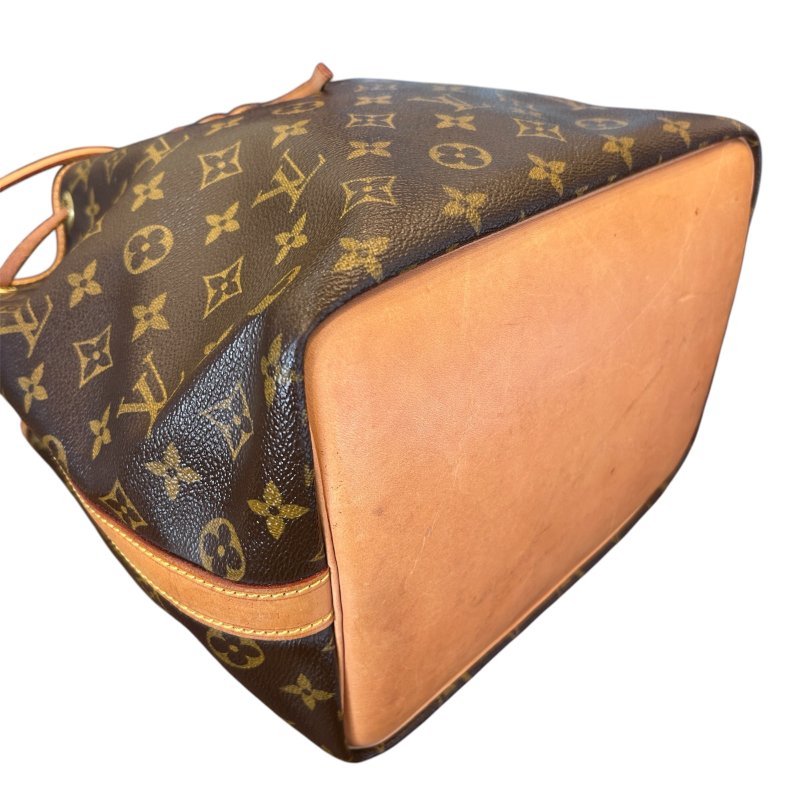 LV字紋中款水桶包-6