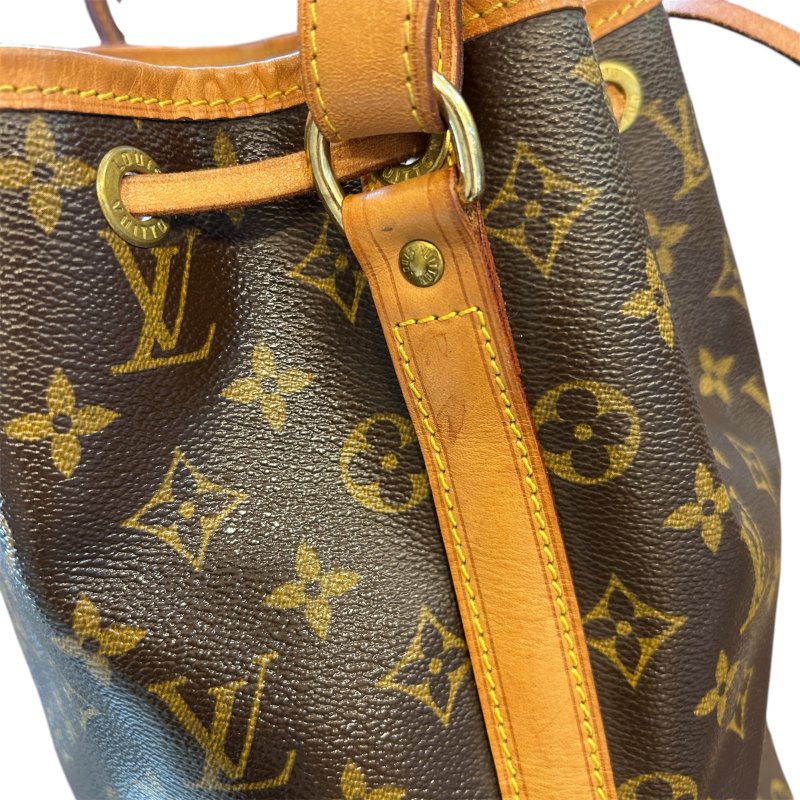 LV字紋中款水桶包-11