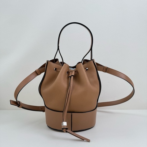 羅意威/Loewe 卡其色牛皮抽繩斜挎包