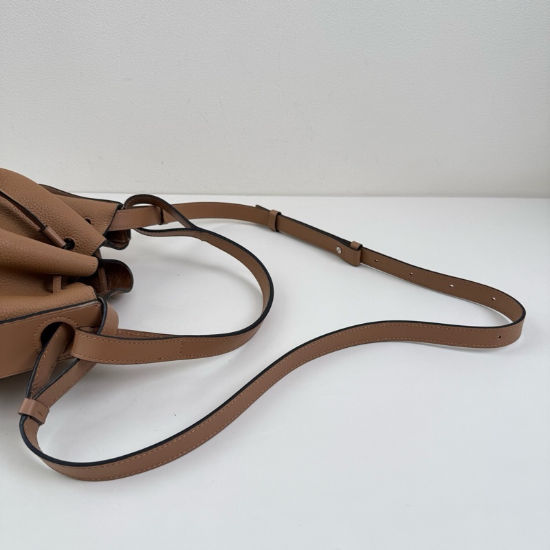 羅意威/Loewe 卡其色牛皮抽繩斜挎包-5