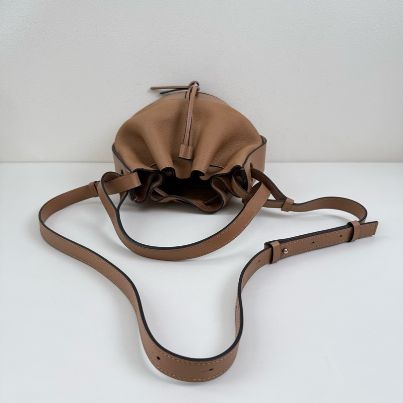 羅意威/Loewe 卡其色牛皮抽繩斜挎包-6