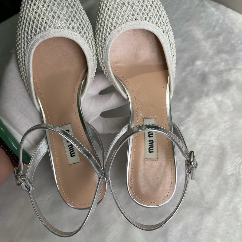 98新 MIU MIU繆繆 銀色尖頭 細跟高跟鞋 37碼 附件：🈚-4