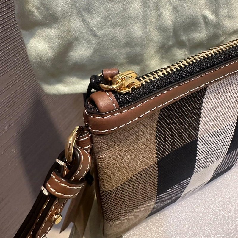 💎Han's house精品服飾💎Burberry 格紋 手拿包-7