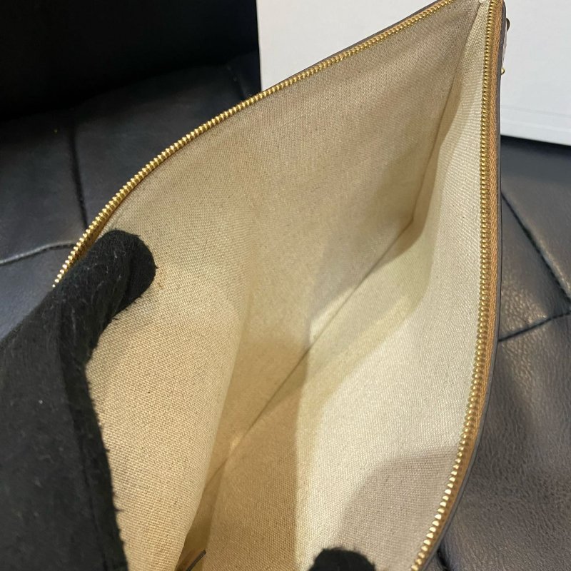 💎Han's house精品服飾💎CELINE 手拿包 10E632-6