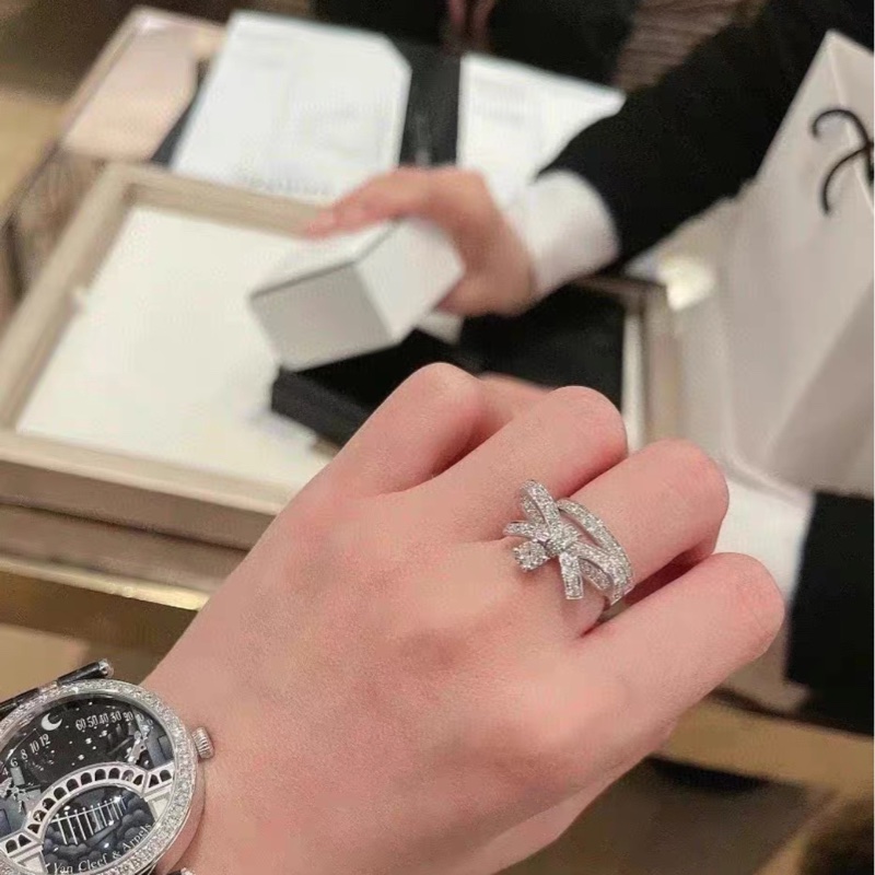 Chanel香奈儿 白金满钻蝴蝶结戒指-4