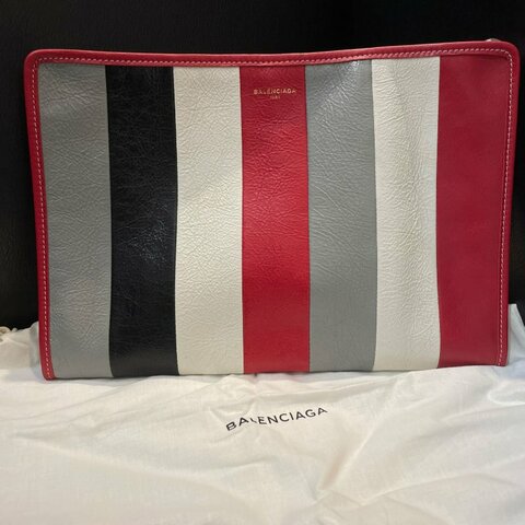 💎Han's house精品服飾💎Balenciaga 巴黎世家 羊皮 招牌爆裂紋  手拿包  35×23×2CM