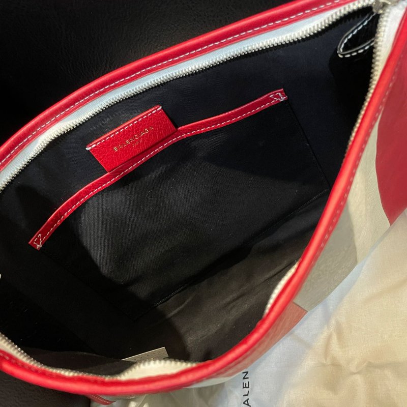 💎Han's house精品服飾💎Balenciaga 巴黎世家 羊皮 招牌爆裂紋 手拿包 35×23×2CM-3