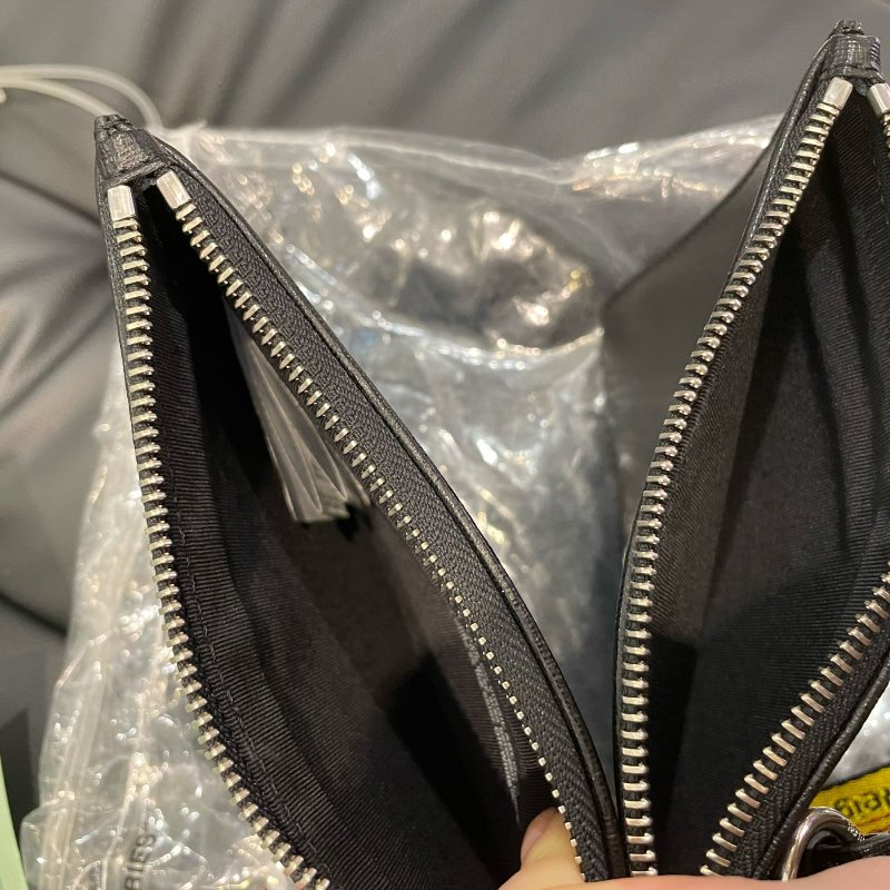 💎Han's house精品服飾💎off-White 經典 工業帶 尼龍 手拿包 兩用包-1