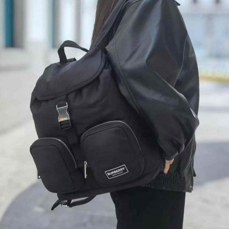 💎Han's house精品服飾💎BURBERRY Rucksack 巴寶莉 防水 尼龍 軍旅 後背包 黑 現貨 原價46000-0