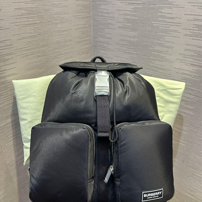 💎Han's house精品服飾💎BURBERRY Rucksack 巴寶莉 防水 尼龍 軍旅 後背包 黑 現貨 原價46000-1