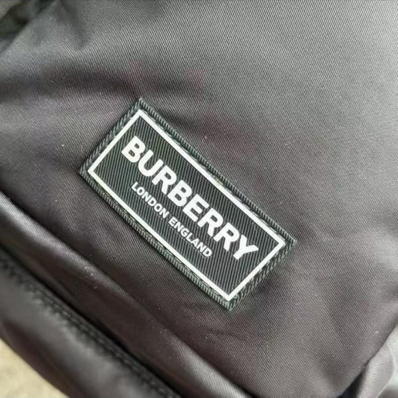 💎Han's house精品服飾💎BURBERRY Rucksack 巴寶莉 防水 尼龍 軍旅 後背包 黑 現貨 原價46000-2