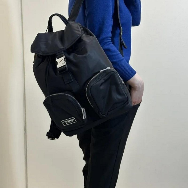 💎Han's house精品服飾💎BURBERRY Rucksack 巴寶莉 防水 尼龍 軍旅 後背包 黑 現貨 原價46000-5