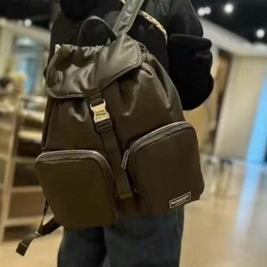 💎Han's house精品服飾💎BURBERRY Rucksack 巴寶莉 防水 尼龍 軍旅 後背包 黑 現貨 原價46000-9