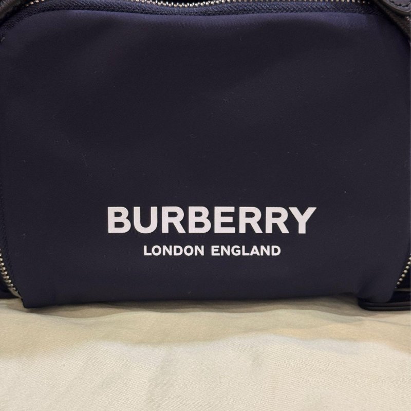 💎Han's house精品服飾💎 BURBERRY 巴寶莉 The Rucksack 尼龍 中號 軍旅 後背包 海軍藍 80784381-1