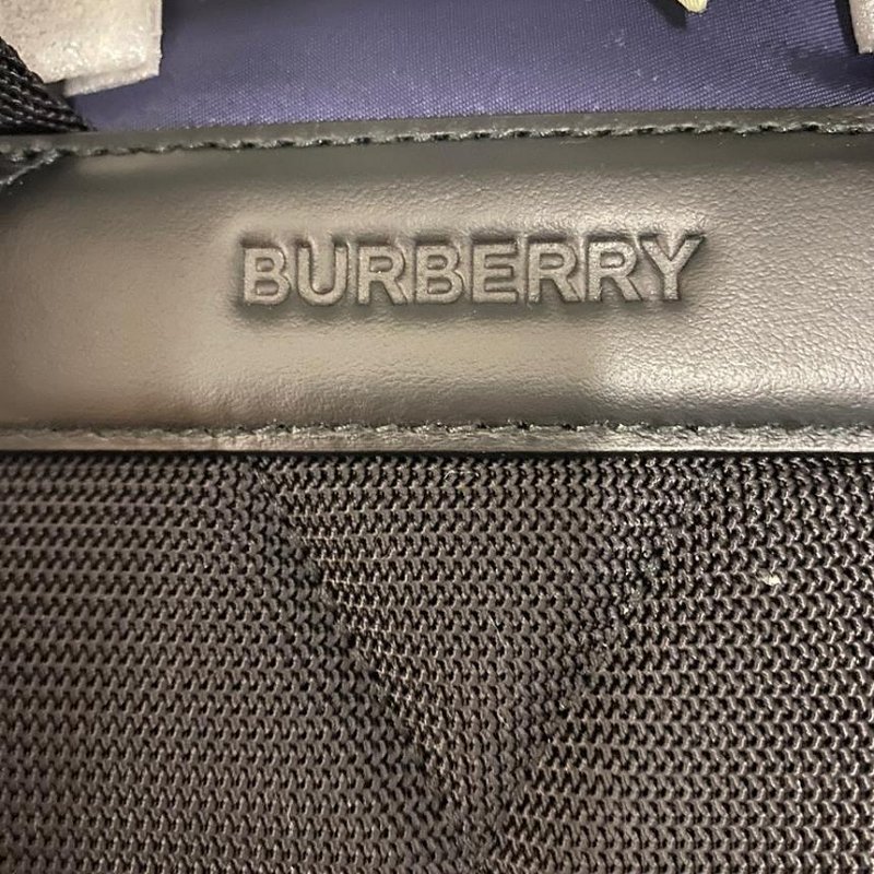 💎Han's house精品服飾💎 BURBERRY 巴寶莉 The Rucksack 尼龍 中號 軍旅 後背包 海軍藍 80784381-5