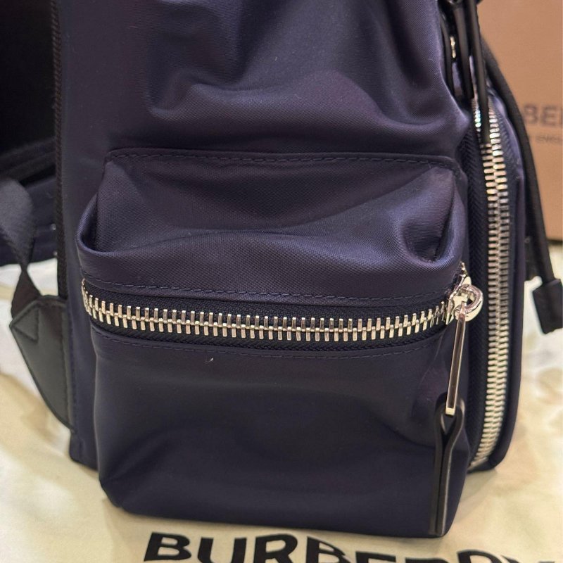 💎Han's house精品服飾💎 BURBERRY 巴寶莉 The Rucksack 尼龍 中號 軍旅 後背包 海軍藍 80784381-7