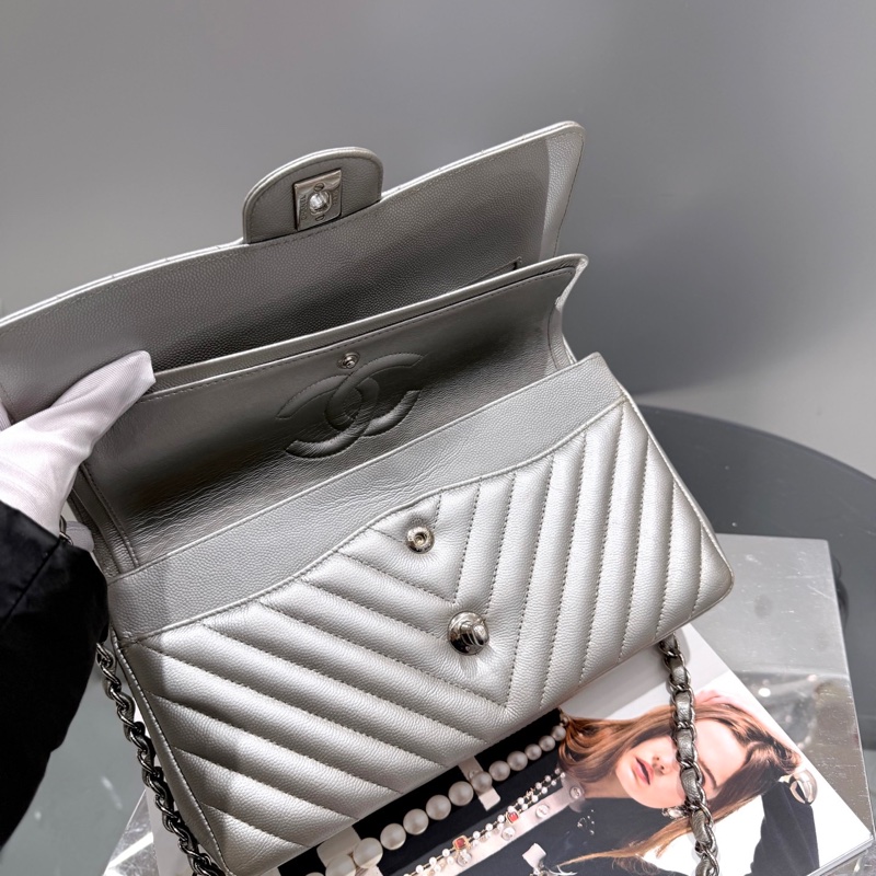 Chanel香奈儿 银色斜V纹荔枝皮中号cf-2