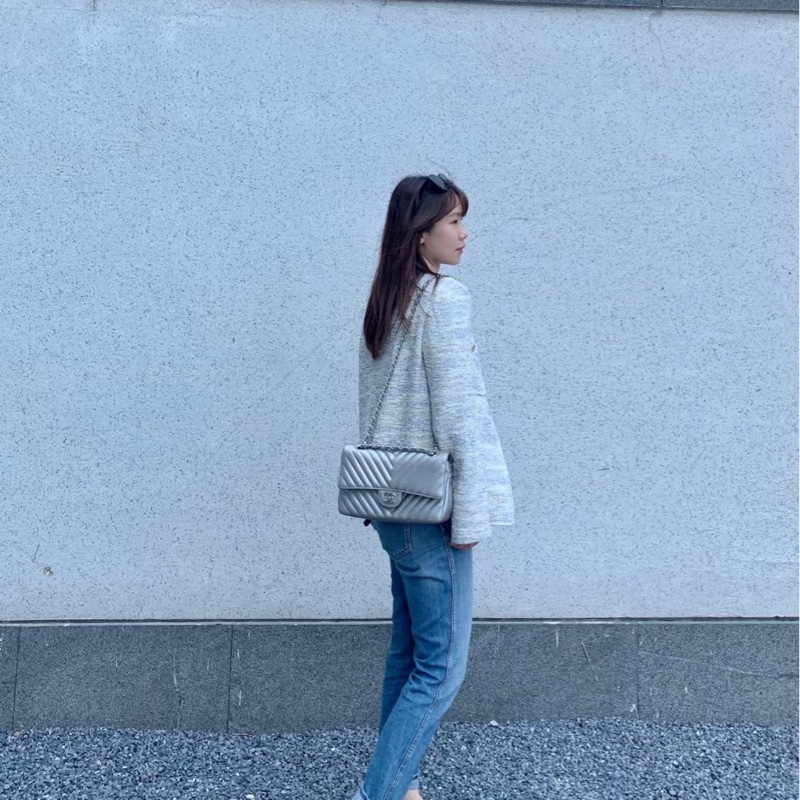 Chanel香奈儿 银色斜V纹荔枝皮中号cf-6