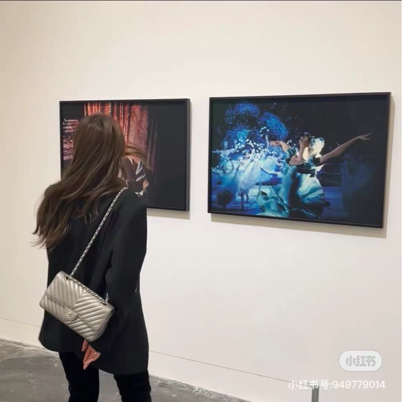 Chanel香奈儿 银色斜V纹荔枝皮中号cf-7