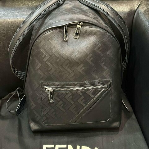 💎Han's house精品服飾💎FENDI 芬迪 後背包 意大利製 7VZ076 現貨 原價 93400