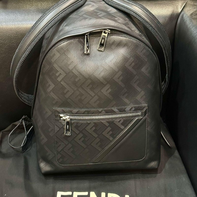 💎Han's house精品服飾💎FENDI 芬迪 後背包 意大利製 7VZ076 現貨 原價 93400-0