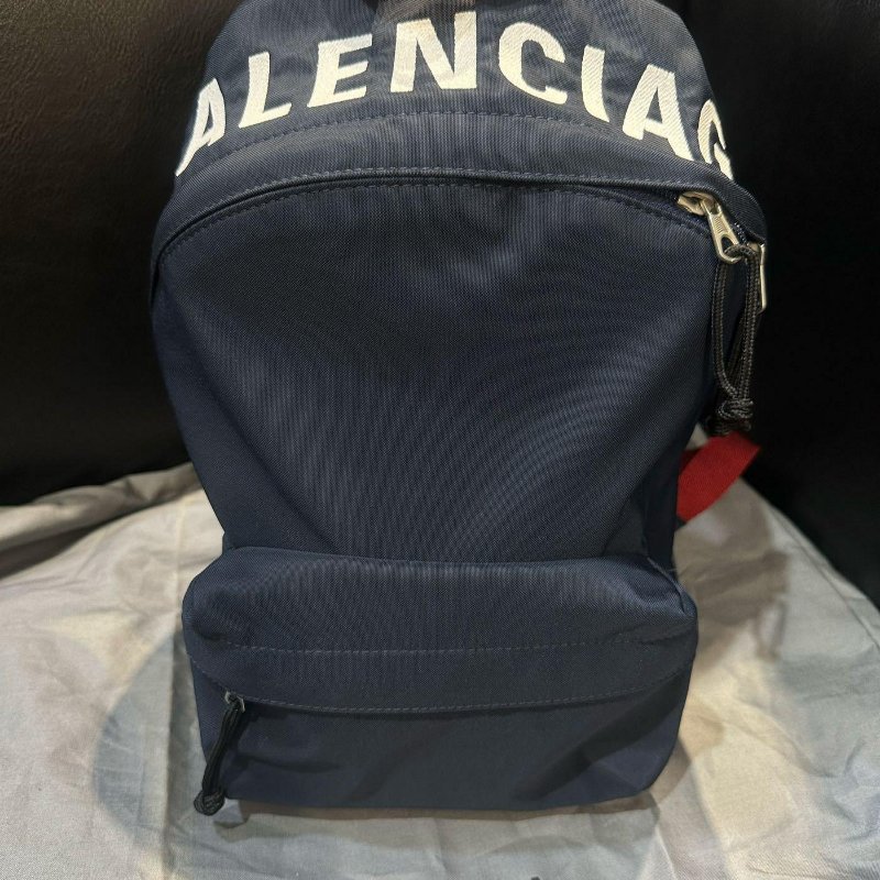 💎Han's house精品服飾💎Balenciaga 巴黎世家 刺繡字 尼龍 防水 後背包-0