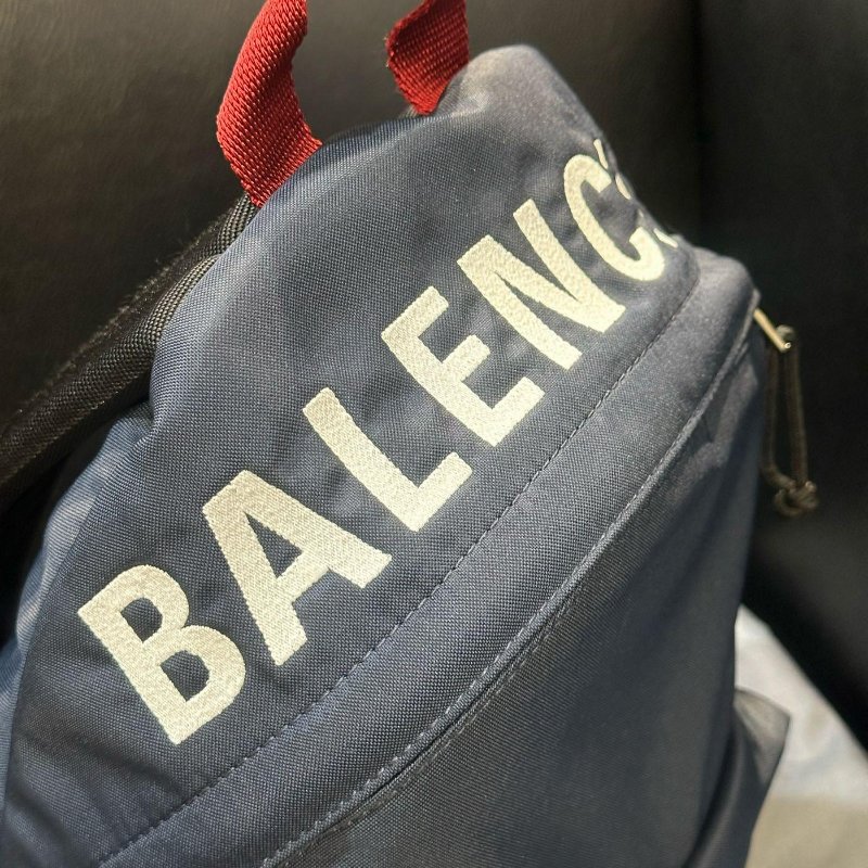 💎Han's house精品服飾💎Balenciaga 巴黎世家 刺繡字 尼龍 防水 後背包-4