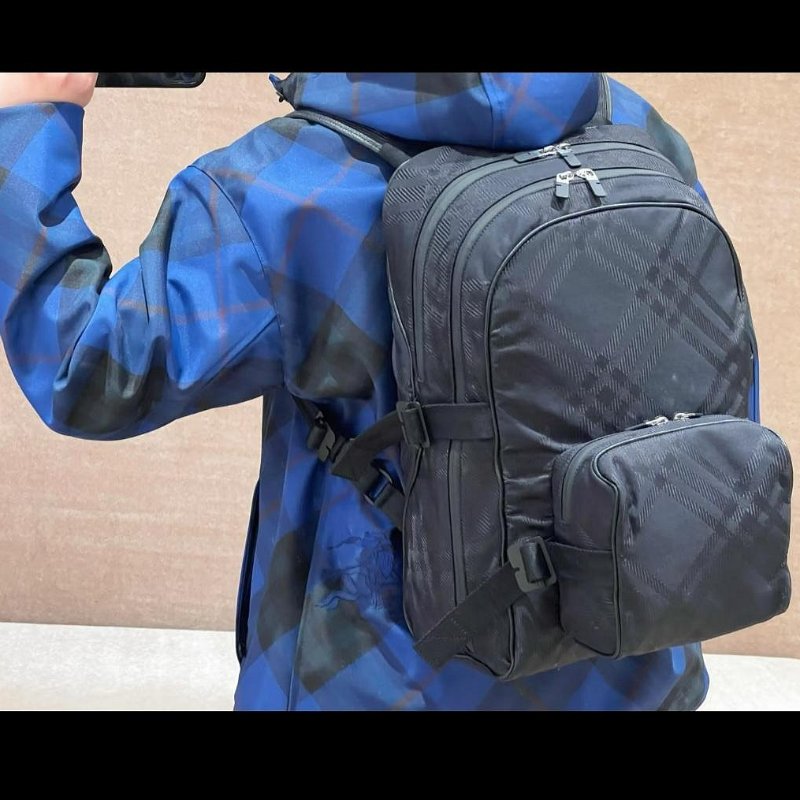 💎Han's house精品服飾💎 BURBERRY 尼龍 格紋 SHIELD 黑 後背 包 現貨 原價65000-8