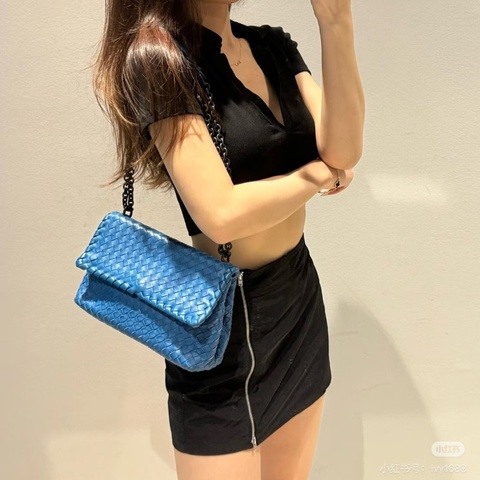 BV編織款奧林匹亞克萊因藍 Olympia肩背包24*17*9  98新配件塵袋