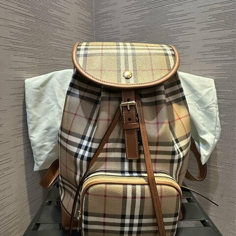 💎Han's house精品服飾💎 BURBERRY 格紋 後背 包 意大利製 現貨 原價60800