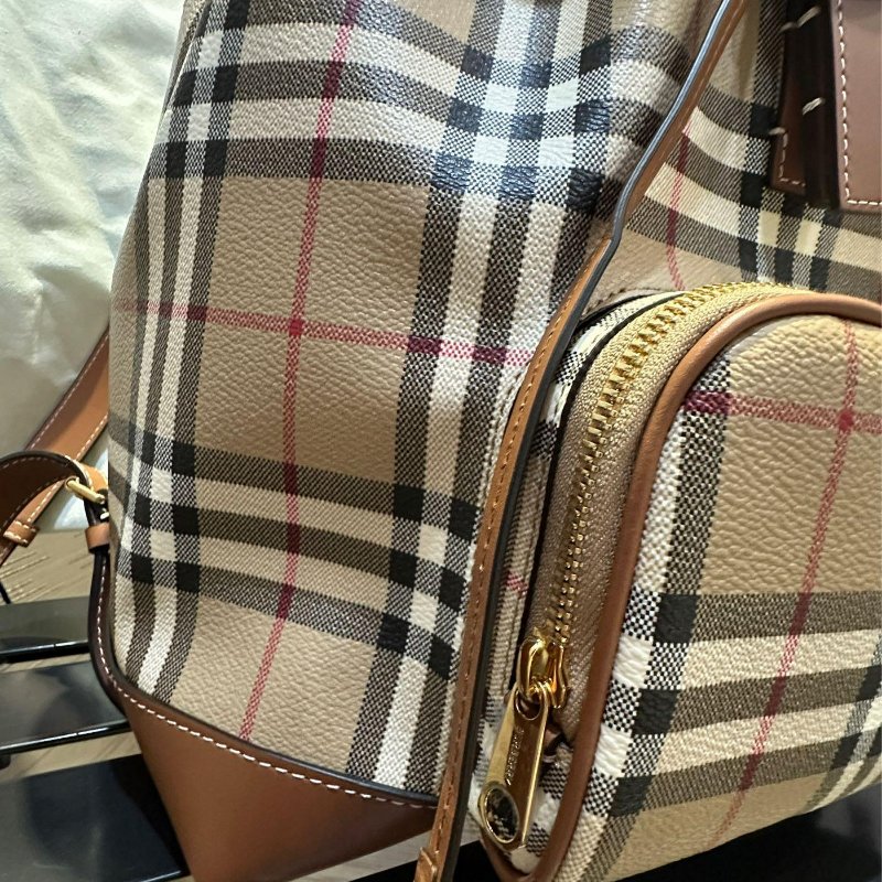 💎Han's house精品服飾💎 BURBERRY 格紋 後背 包 意大利製 現貨 原價60800-1