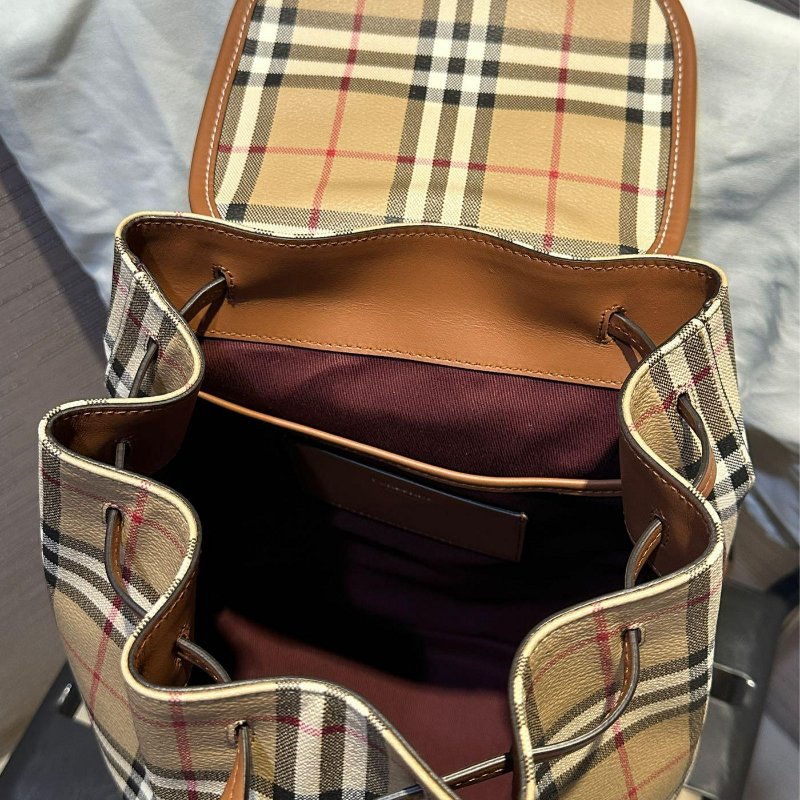 💎Han's house精品服飾💎 BURBERRY 格紋 後背 包 意大利製 現貨 原價60800-3