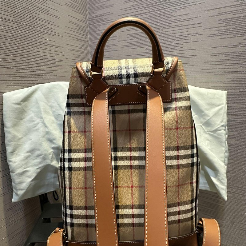 💎Han's house精品服飾💎 BURBERRY 格紋 後背 包 意大利製 現貨 原價60800-4