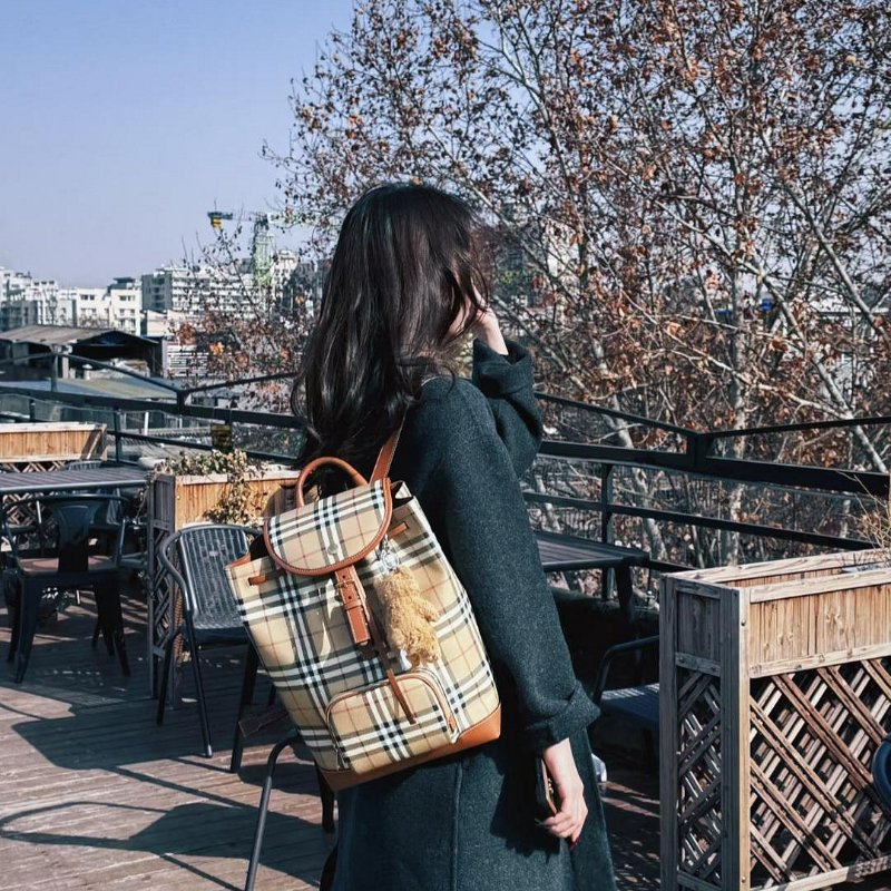 💎Han's house精品服飾💎 BURBERRY 格紋 後背 包 意大利製 現貨 原價60800-5