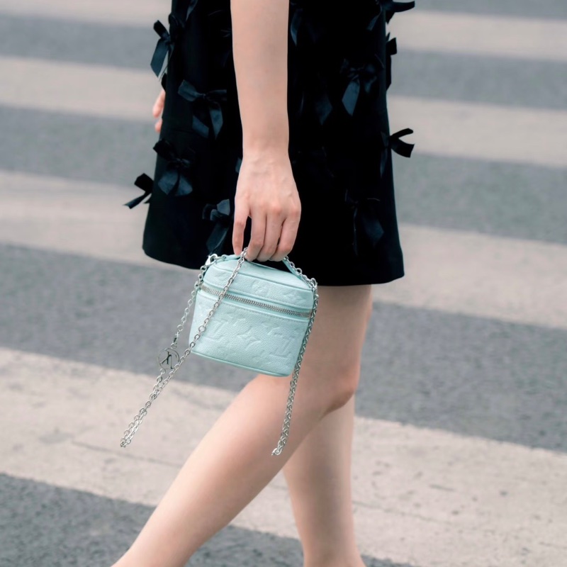 LV珠光薄荷色全皮壓花micro vanity mini化妝盒子 芯片款11*10*7.5cm 98新配件塵袋-1