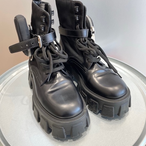 Prada 超火厚底 女款靴子