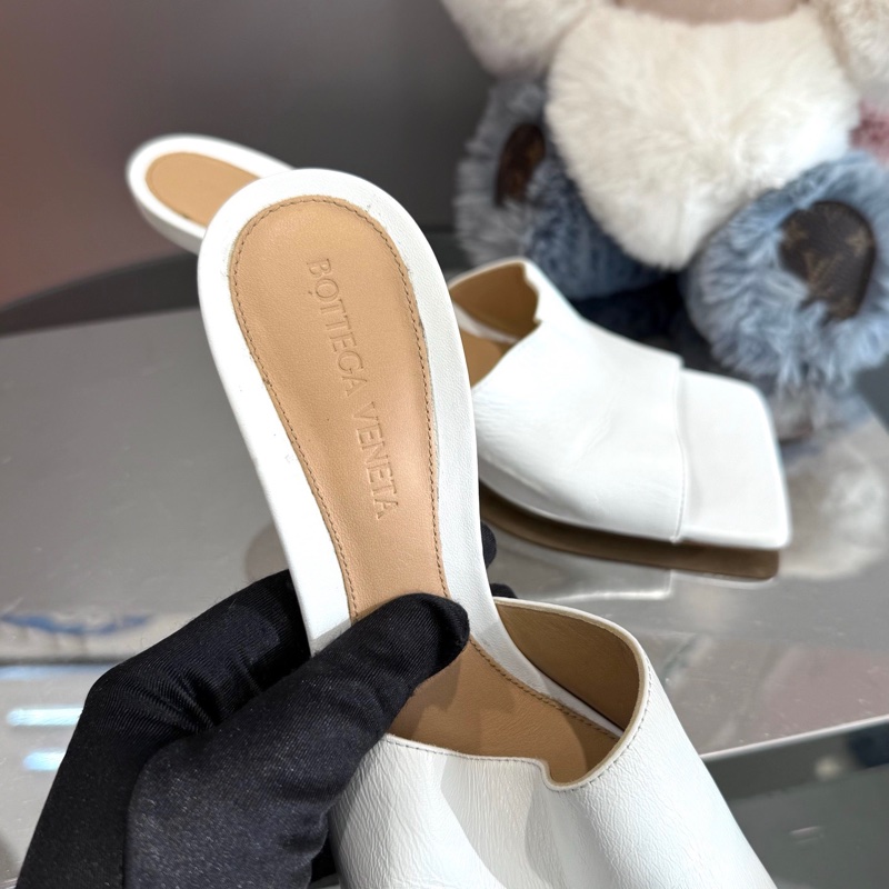 BV葆蝶家 stretch白色高跟拖鞋-1