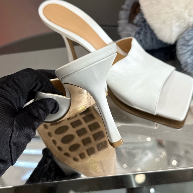 BV葆蝶家 stretch白色高跟拖鞋-2