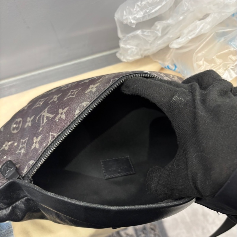Louis Vuitton LV Galaxy Discovery腰包 星空配色-1