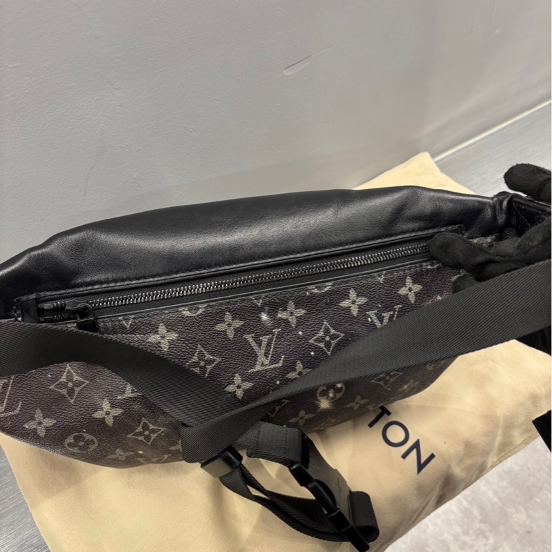 Louis Vuitton LV Galaxy Discovery腰包 星空配色-3