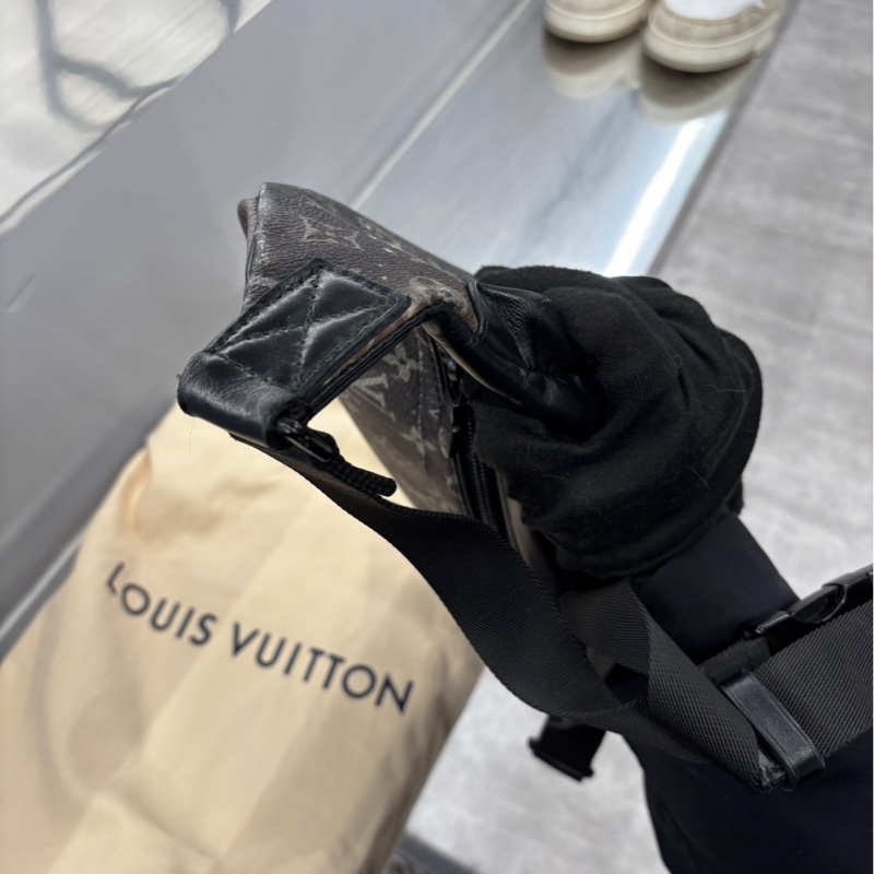 Louis Vuitton LV Galaxy Discovery腰包 星空配色-4