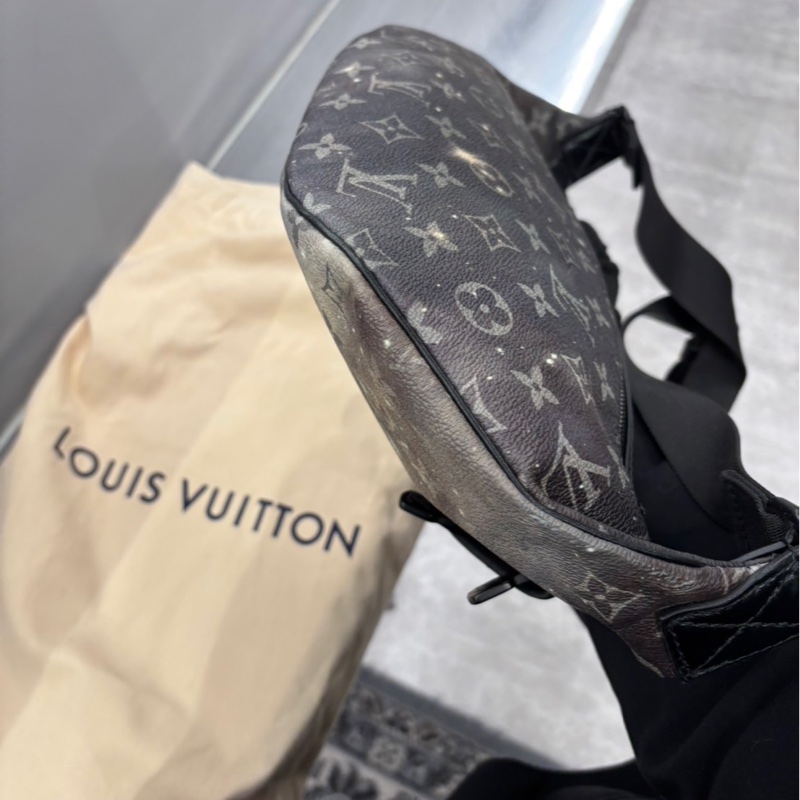 Louis Vuitton LV Galaxy Discovery腰包 星空配色-5